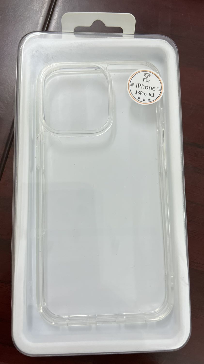 Thất vong ngoài sức tưởng tượng. Còn không bằng cái ốp mua ngoài hàng mấy chục nghìn. Vừa dày vừa cục mịch lại không có gì gọi là tỏng suốt tinh tế. Thương hiệu là Likgus. Vỏ hộp thô thiển. Tôi biết chắc chắn đây là sản phẩm không như mong đợi. Trị giá gần 300k nhưng thực sự rất thất vọng.