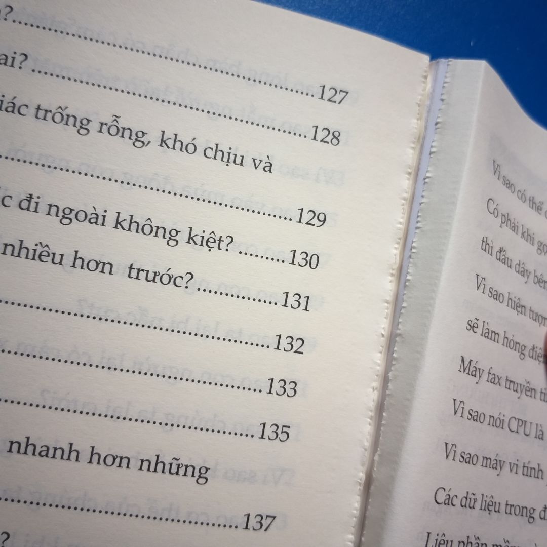 Trước tiên mình xin đánh giá về trải nghiệm mua hàng lần này của mình.
1: giao hàng thì trước thời hạn (20/10/2020) cái này thì ok nha. Nhưng bên giao hàng lại không phải là nhân viên của tiki cái này mình không thích nha.
2: Trước tiên thì sách có bọc nilon mà hình như có ai đó đã xé ra, cái này mình thật sự không hài lòng. Sách mua 1 bộ 5 cuốn mà có 2 cuốn bị lỗi rồi (1 quyển về thực vật, 1 quyển về con người) trong đó cuốn thực vật bị nặng nhất vì 1 chút xíu nữa là trang giấy bung ra khỏi gáy sách, cuốn về con người thì bìa bị bung ra.
Hy vọng tiki sẽ đổi lại cho mình 2 quyển bị lỗi nói trên. Chân thành cảm ơn tiki