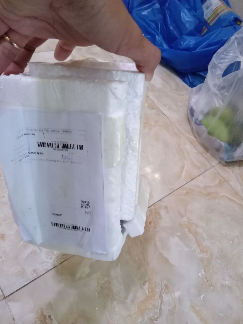 chào shop e đặt 3 đèn với giá 39k. tổng đơn hàng 3 cái. sao lại giao e 1 cái mà tính tiền thì tính 3 cái chào shop e đặt 3 đèn với giá 39k. tổng đơn hàng 3 cái. sao lại giao e 1 cái mà tính tiền thì tính 3 cái