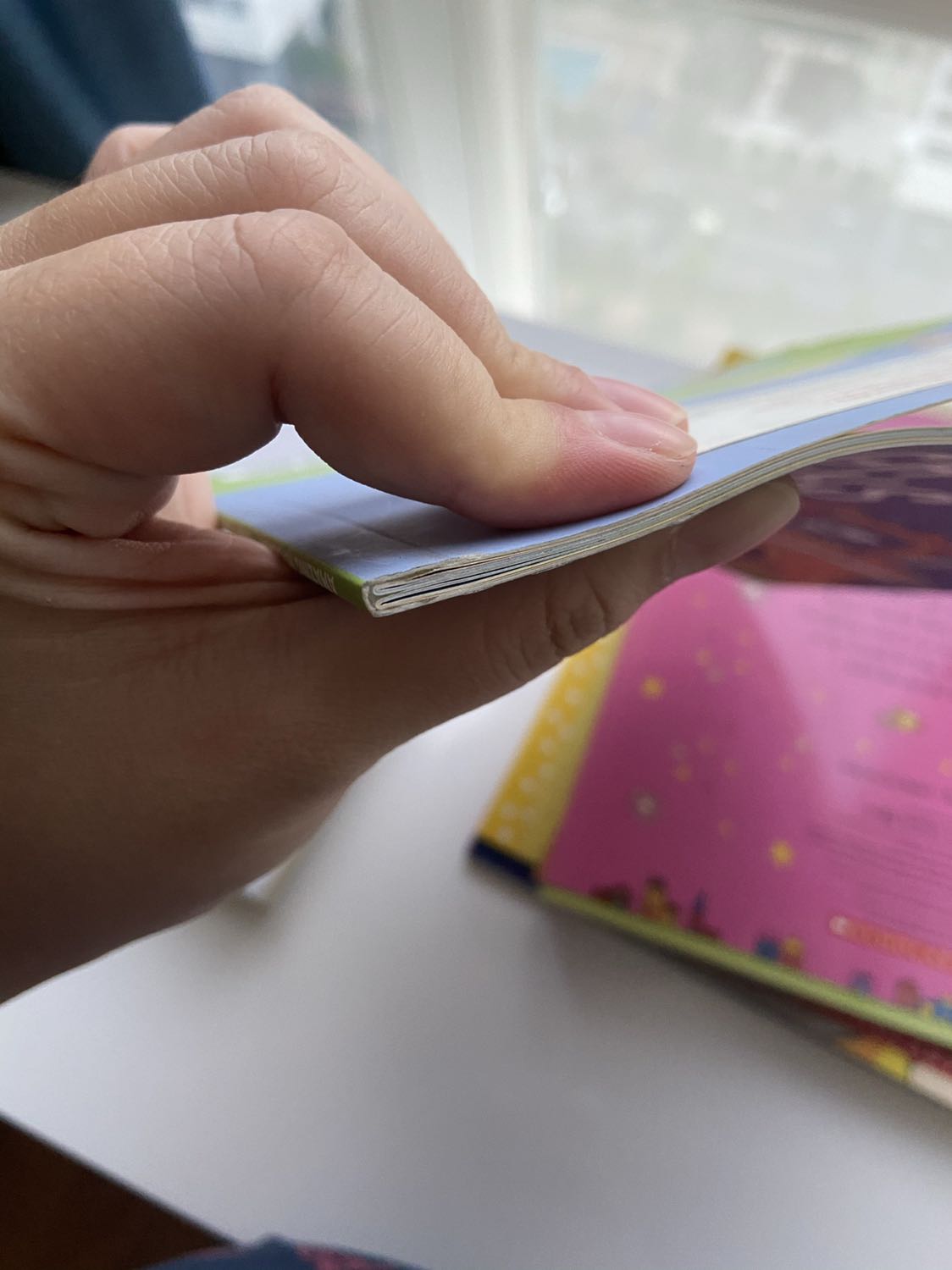 Sách hơi dơ nên mình giảm sao xuống. Giá thì ok. Chất lượng in ấn đương nhiên ok, mỗi khâu bảo quản có vấn đề thôi.