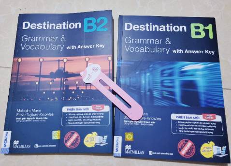 Sách xinh, mới tinh tơm , được tặng món quà nhỏ xinh.