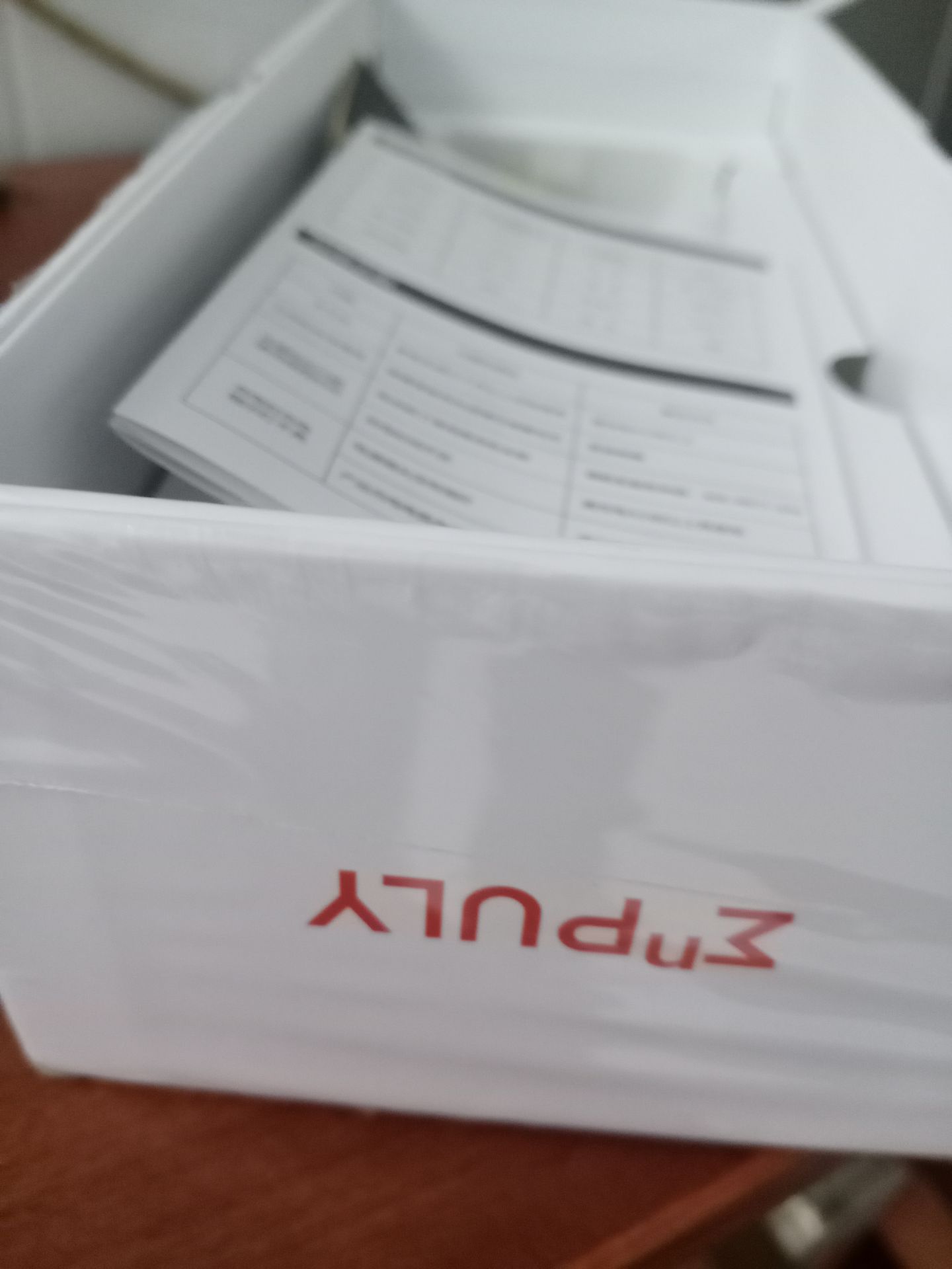 cho 4 sao thôi nha, thật ra thì máy có công suất mạnh, giá ổn nên thấy ok đó, nhưng vấn đề là nước tràn ra nhiều dù ngậm mồm nên ko phải lúc nào cũng dùng tăm nước được trừ lúc tắm. Mình ko lưu ý điều này vì mới dùng chưa biết nhưng được cho 2 đầu tăm để thay đổi. Bên vận chuyển giao hàng lâu còn tối đang ăn thì 18h30 gọi đến, vẫn cảm ơn anh ấy dù khi đó nhà đang bận.