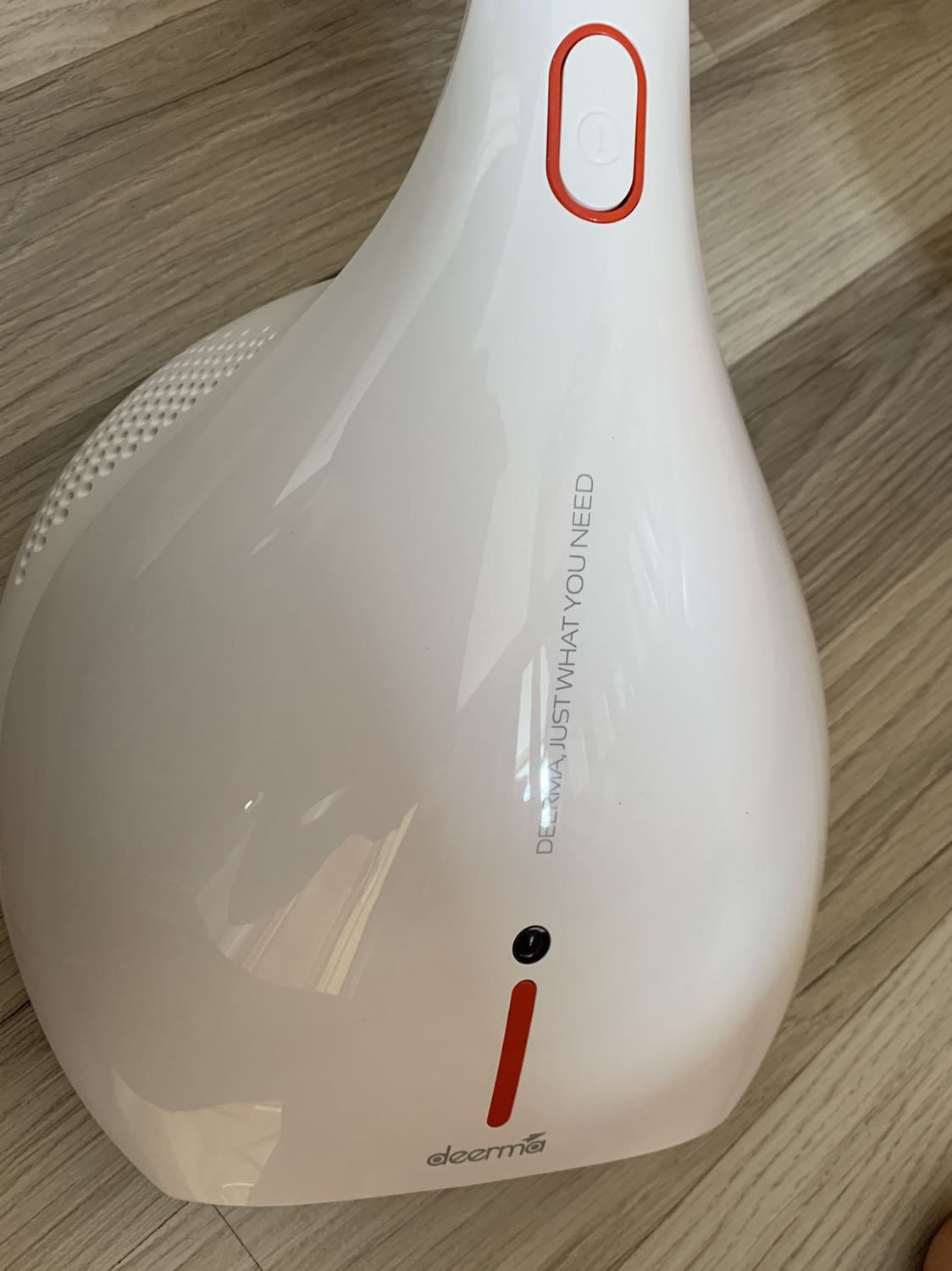 Máy rất đẹp, nhìn sang trọng, hút mạnh, hoá ra giường nệm bụi bẩn rất nhiều hơn mình tưởng. Cảm ơn Tiki, sẽ ủng hộ tiếp