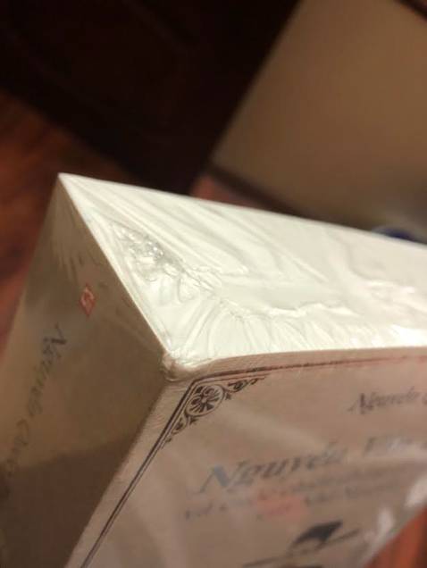 Chưa nói đến nội dung, 2 cuốn sách cực kỳ to, nặng, giá trị cũng cao nhưng nhà sách gói hàng chỉ dùng ni lông gói sơ sài, không có hộp cát tông gì cả. Nên sách tuy còn seal và mới, nhưng bị móp do va chạm là điều khó tránh khỏi. Mong lần sau nhà sách lưu ý cách gói hàng với những đơn hàng thế này.