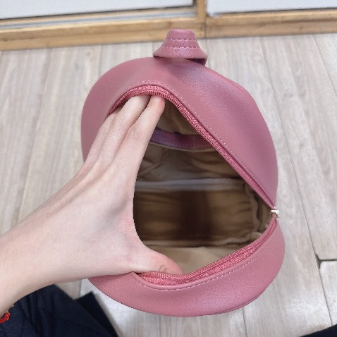 Balo xinh xẻo nhỏ nhưng vẫn đựng đc thoải mái lắm nha