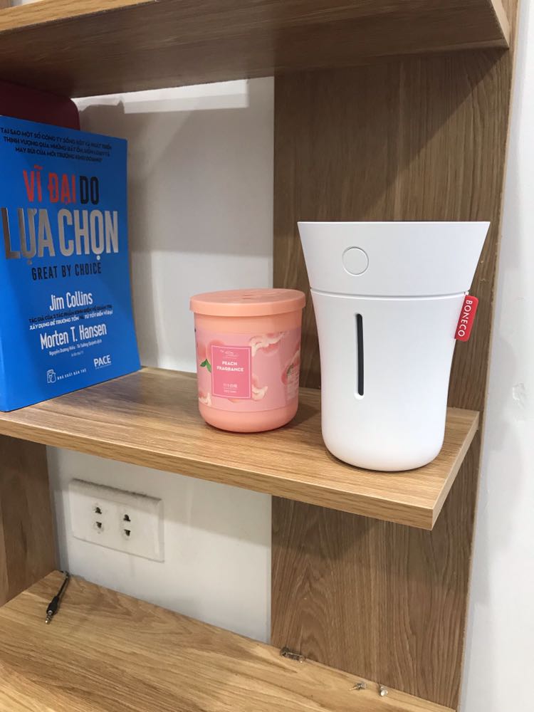 Mình dùng mấy hôm thấy ok mới đánh giá. Hơi sương nano thật vì mình bị cận đeo kính mà hơi sương k bám trên kính. Đèn led để dùng làm đèn ngủ luôn cũng tiện. Nhưng quyển hướng dẫn toàn bằng tiếng anh nên mình phải hỏi shop, shop cũng rất nhiệt tình tư vấn.