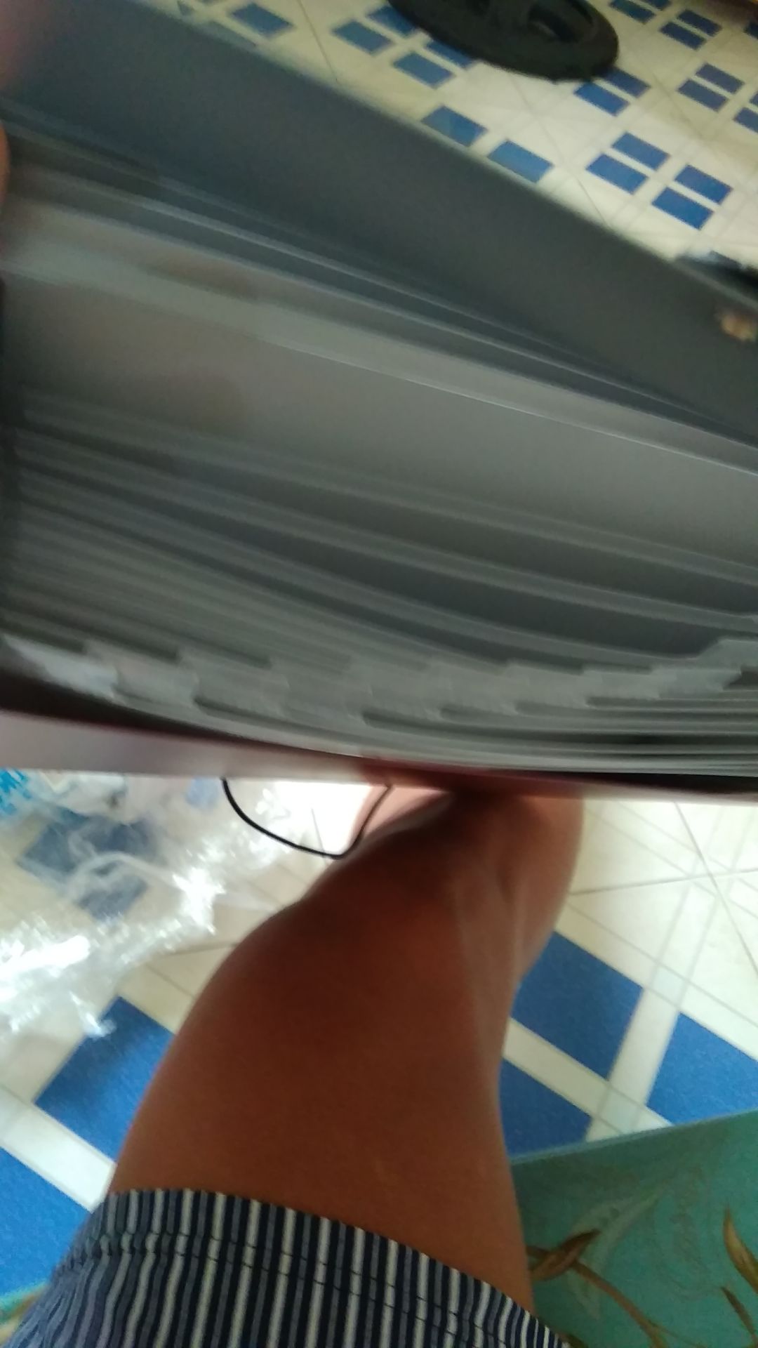 móp nhẹ góc trái ahuhuhuhu 
2000 từ tối thiểu. ?????