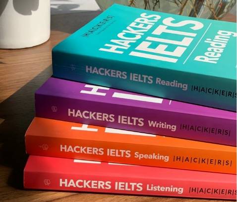 Sách mua lúc sale nên giá khá tốt, mình mua giùm đứa em để luyện Ielts tranh thủ những ngày cách ly chống dịch. Bộ sách hữu ích.
