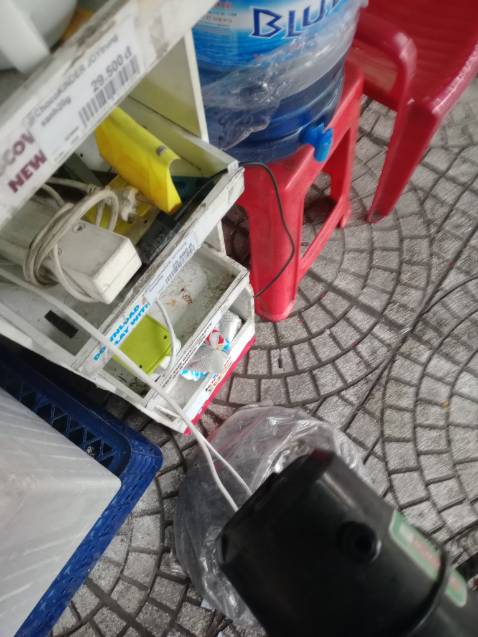 Hàng Tiki quá rởm mua cái tai nghe về chưa được 1 ngày đã hỏng. Mấy tháng trước đinh loa và tai nghe bluetooth của PKCB. Giờ dính tiếp. Thôi tốt nhất xóa app tiki.