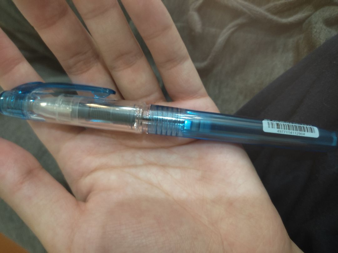 vận chuyển thì rất lâu vì dịch, tuy nhiên sự chu đáo cũng như cách bọc hàng kĩ, thân thiện môi trường nên mình rất ưng dù chỉ mua cái bút. Cảm ơn shop nhiều