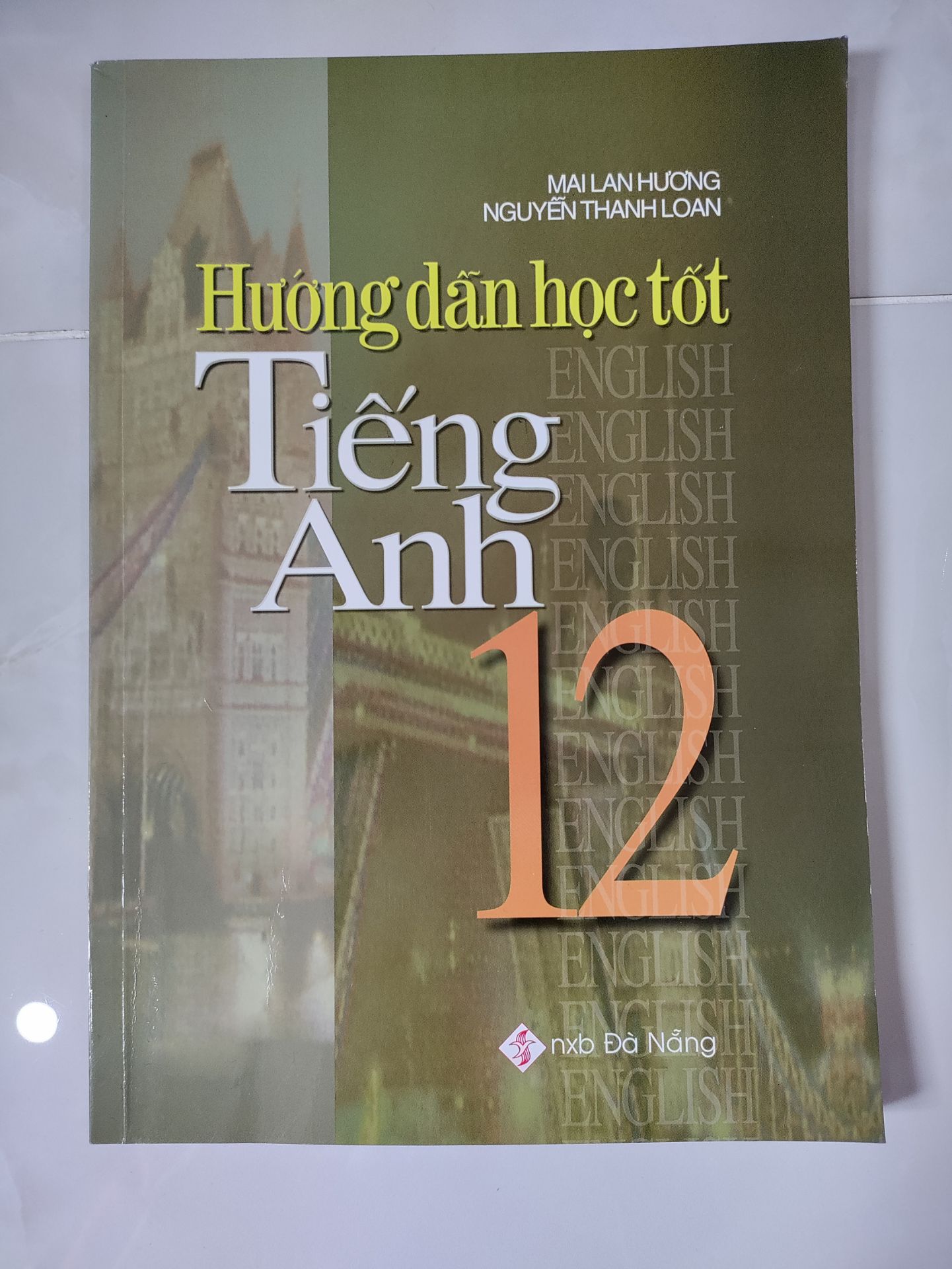 Sách rất chất lượng về mặt hình thức lẫn nội dung. Shop giao hàng nhanh. Tôi rất hài lòng.