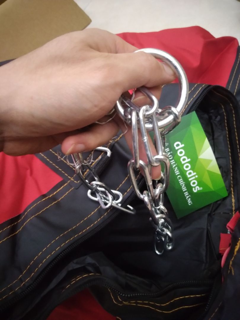 siêu to siêu dày, shop tặng đầy đủ phụ kiên, to lắm anh em, xích với các mối nối bằng kim loại chắc chắn cực kỳ
vải 3 4 lớp gì đấy, sờ thì ở giữa là lớp mút chống va đập mạnh
cái này mua về đấm tại nhà khá ổn áp, giá khá mềm khi cùng mua của brand này ở cửa hàng trên phố