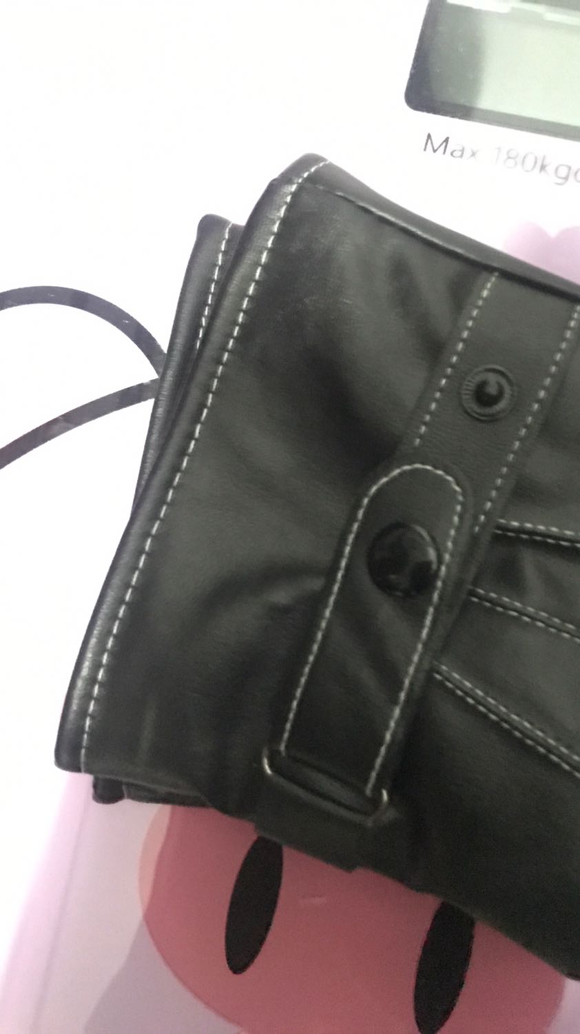 Găng tay quá chất quá đẹp luôn. Da rất mềm và co giãn rất tốt. Đeo ấm thôi rồi luôn. Lớp lông lót bên trong tạo cảm giác ấm mà rất dễ chịu. Cảm ứng điện thoại vuốt vèo vèo không phải nghĩ ngợi luôn. Hàng tốt giao nhanh đanhs giá 5 sao ủng hộ shop.