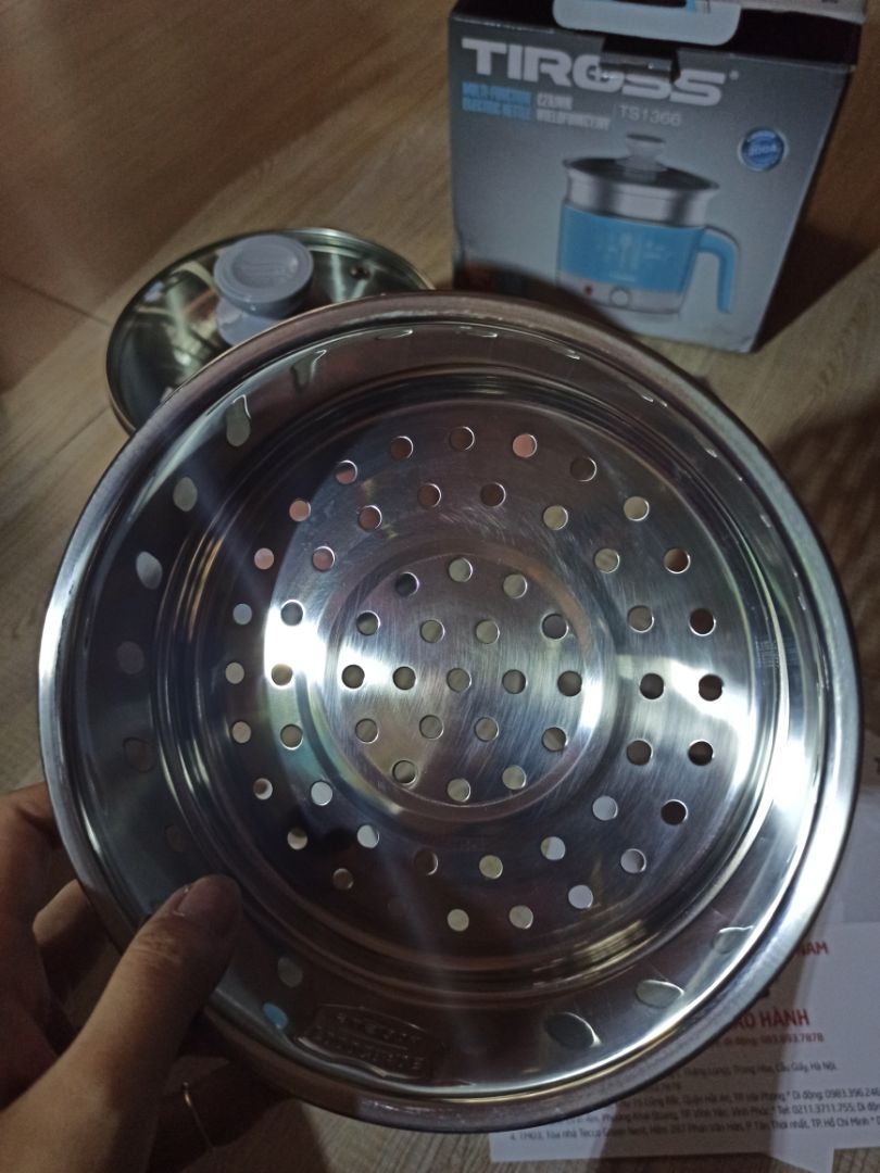 Mẫu rất xinh, chắc tay, các phụ kiện đều là nhựa tốt và inox 304, chọn chế độ fast đun sôi nuớc và luộc trứng cực nhanh, hơn bếp ga luôn. Có giấy bảo hành và đầy đủ. Thay vì tiết kiệm tiền mua mấy loại giá rẻ inox không đảm bảo thì mua cái này an tòan hơn. Sức khỏe quan trọng.