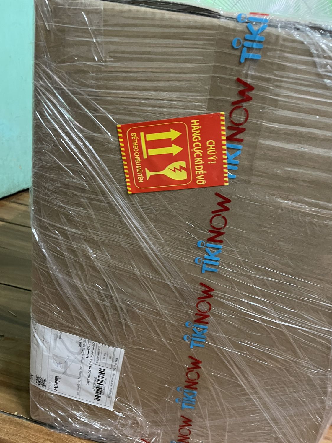 Sản phẩm được đóng gói cẩn thận. Mặc dù shop để giao màu ngẫu nhiên, nhưng mà nhận được màu xám mình thích lắm. Quạt khá êm, vừa đủ đung cho diện tích phòng trên dưới 15m2. Hãng senko này thì chất lượng khá tốt, chỉ hy vọng không bị trục trặc khi sử dụng thôi.