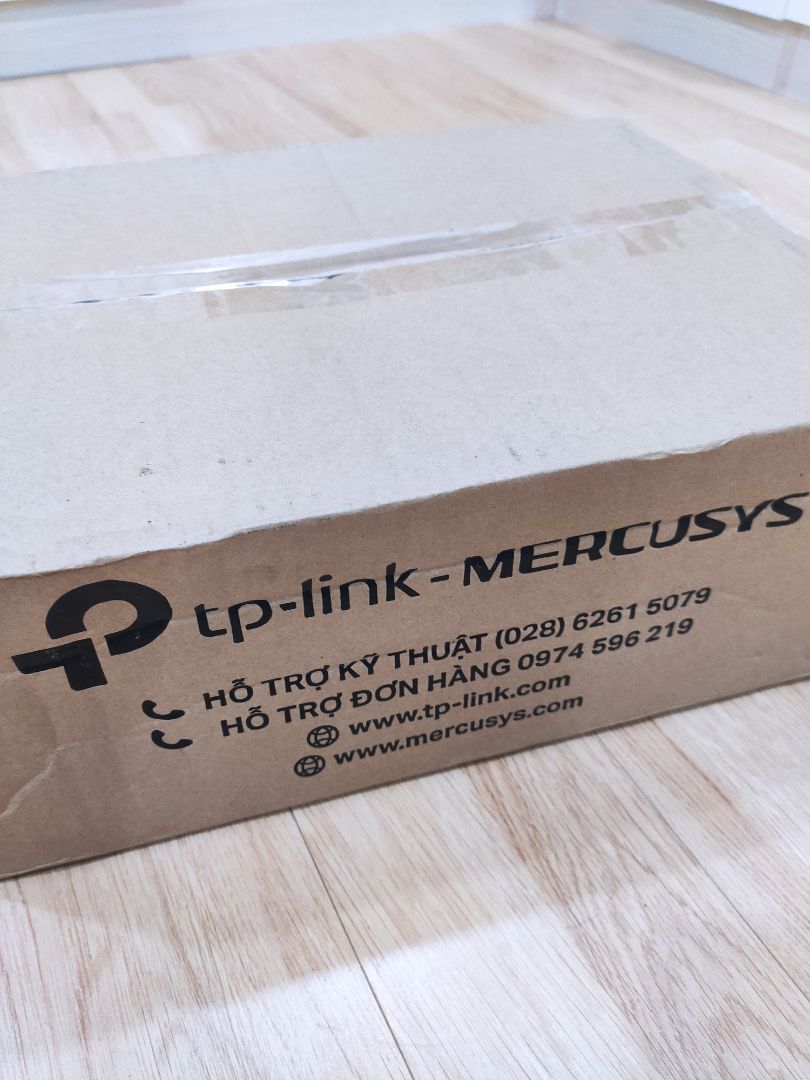 đóng gói kỹ, có hộp riêng của TP Link bên ngoài, bên trong là hộp sản phẩm. set up dễ dàng, mạng mạnh. di chuyển của giữa các phòng không phải đổi mạng SSID như trước, rất nên mua