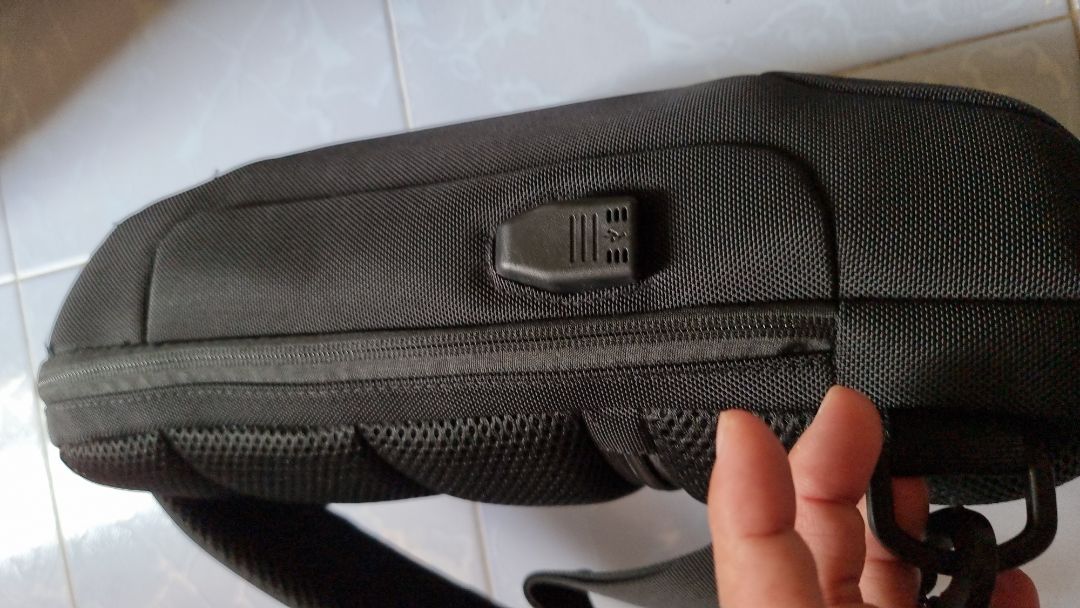 hàng ok như hình nha, nhưng mình k biết khóa túi như thế nào với pass ra sao hàng ok như hình nha, nhưng mình k biết khóa túi như thế nào với pass ra sao