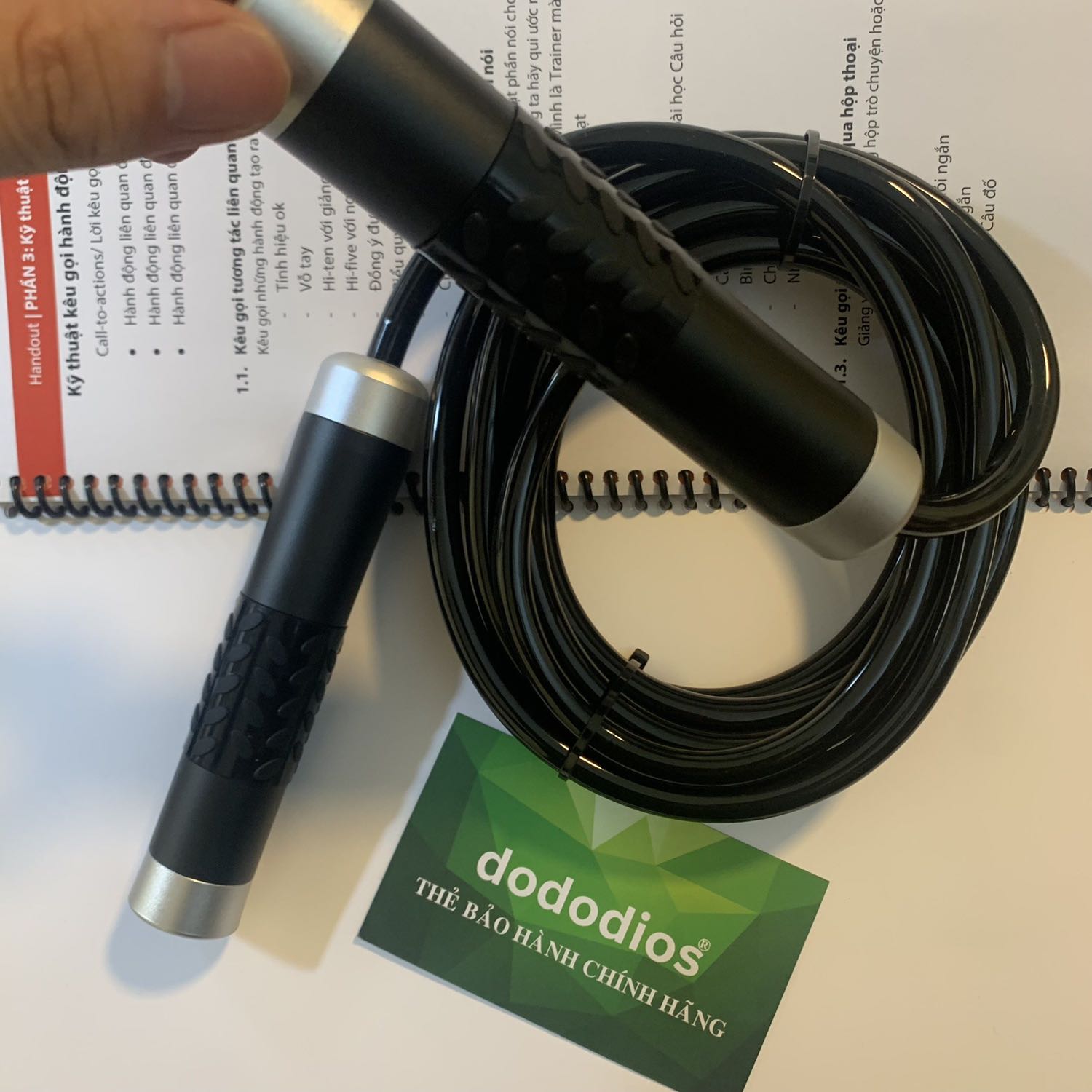 Ship nhanh quá trời! Vừa đặt xong đã nhận rùi hú hồn 
Giá cả như này hợp lý rùi ạ Cơ mà quên mất không đặt cái thảm yoga của shop nên giờ lật đật mua 1 cái nữa
Tặng shop 5 sao vì chăm sóc khách hàng có tâm ghê lun
À, nhớ tặng em mã giảm giá nha nãy nhắn mà em quên mất chưa lưu