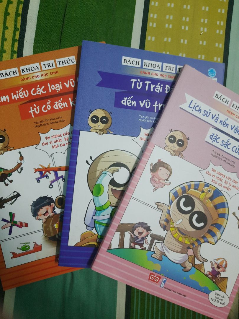 Sản phẩm được đóng gói cẩn thận và tốc độ giao hàng cũng khá là nhanh nữa. Nội dung cũng khá là hay. Nói chung là hài lòng ok nha! Khổ to in màu đẹp đẽ.