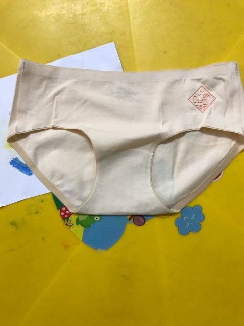 Chất cotton  này rất thích, mặc cảm thấy ko bị bí, cả ngày luôn khô thoáng.
Hàng đúng như hình đăng. Mình 52kg mặc thấy thoải mái.