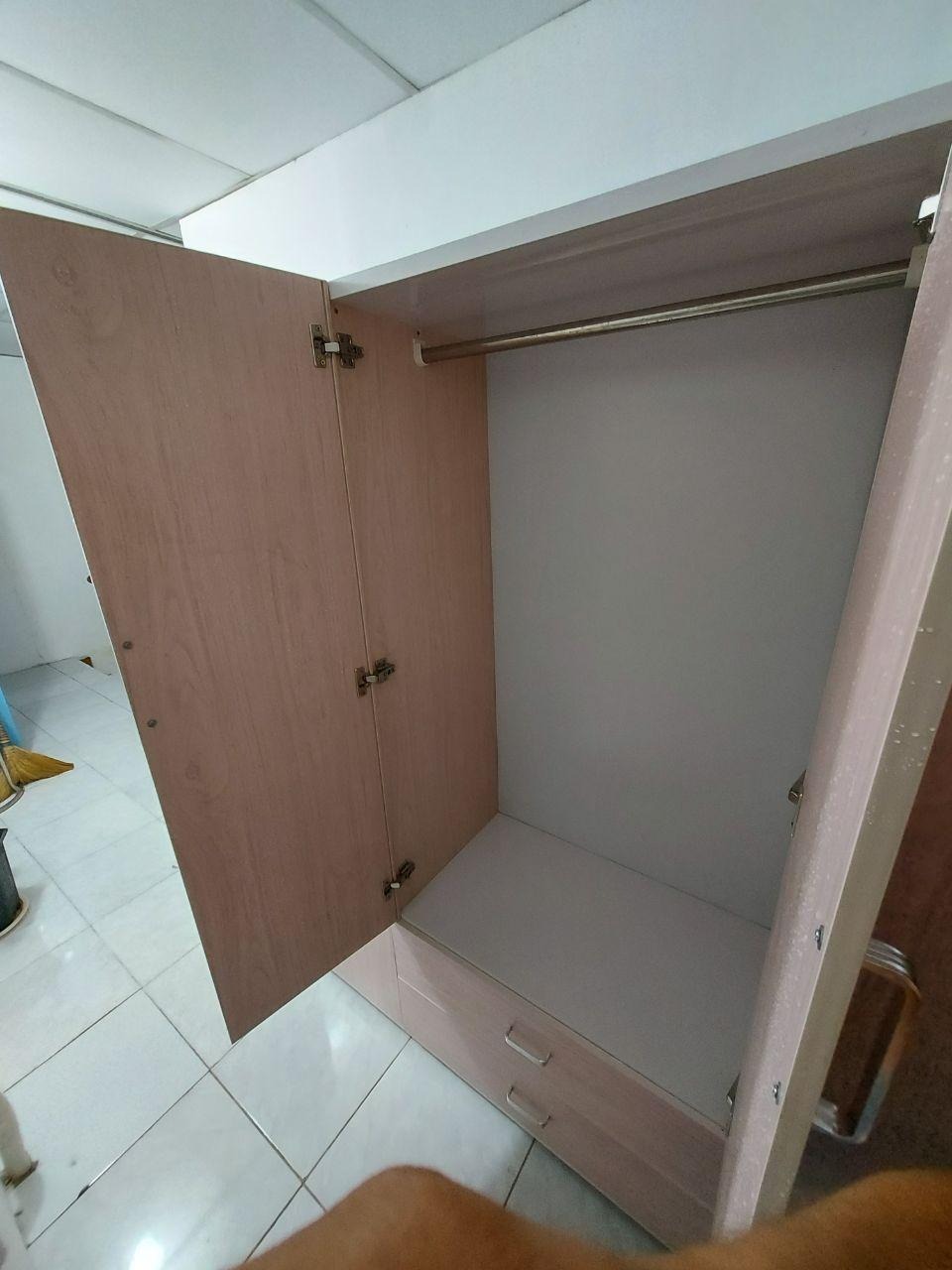 Mua ở đợt giảm giá. Hàng có thể chấp nhận, cửa tủ hơi lệch. Nhân viên giao hàng kiêm ráp tủ nhiệt tình