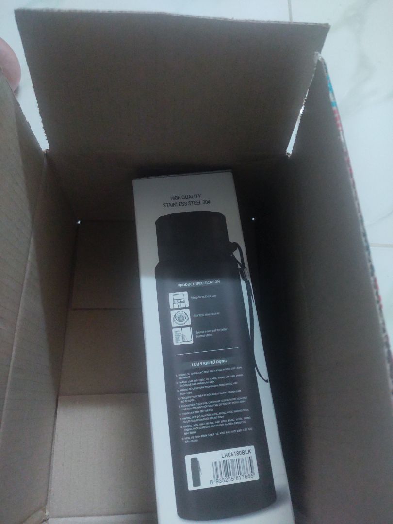 Bình đẹp ko trầy xước, khả năng giữ nhiệt để dùng một thời gian nữa xem sao. Điểm trừ là nhà bán gói hàng quá sơ sài, không chắc chắn. Nếu shipper mà ko cẩn thận thì bình sẽ dễ bị móp méo do va đập. Mong nhà bán cải thiện khâu đóng gói sản phẩm trước khi giao cho khách
