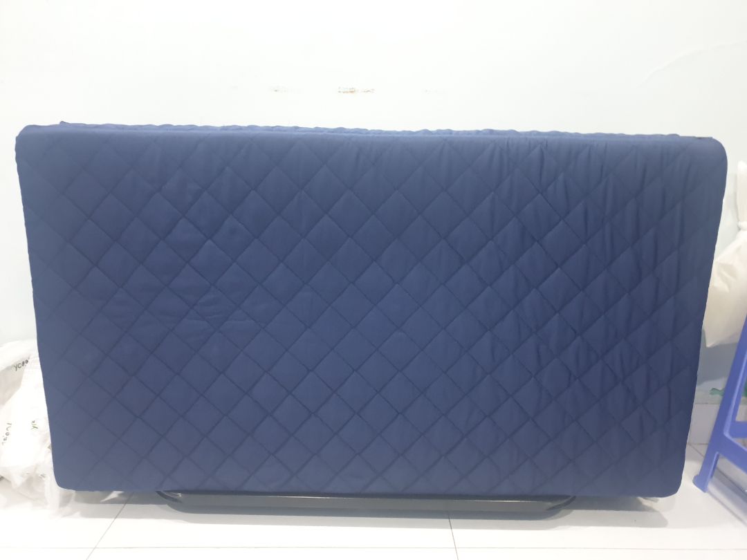 Sản phẩm xứng đáng 5 sao
Mình mua rộng 1.1m, ban đầu cầm thấy nặng sợ sử dụng vất vả, tuy nhiên sau khi sử dụng thì thấy tiện lợi, dùng và lắp gọn gàng quá dễ dàng
Sản phẩm nằm khá êm, thoải mái cho việc nằm xem tivi, ngủ trưa tiện lợi, và mình nghỉ vẫn thích hợp cho người lớn tuổi nghỉ ngơi
Shop tư vấn nhiệt tình :)