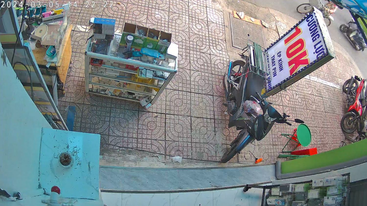 Tôi đã nhận và sử dụng sản phẩm được 1 tháng tôi đánh giá chất hình ảnh thực tế rất tốt rõ đúng như mô tả , tuy nhiên 1 tuần gần đây tôi có sử dụng chức năng đàm thoại 2 chiều thì phát hiện ra camera bị lỗi đàm thoại 2 chiều ( tôi đã test lại thực tế nhiều lần khi đứng cạnh cmaera và đăng nhập ứng dụng Tapo để gọi thì bên ngoài ko nghe gì hết , tôi cần shop liên hệ và cho địa chỉ để bảo hành sản phẩm giúp tôi qua sdt : *** ( gấp ) xin cám ơn