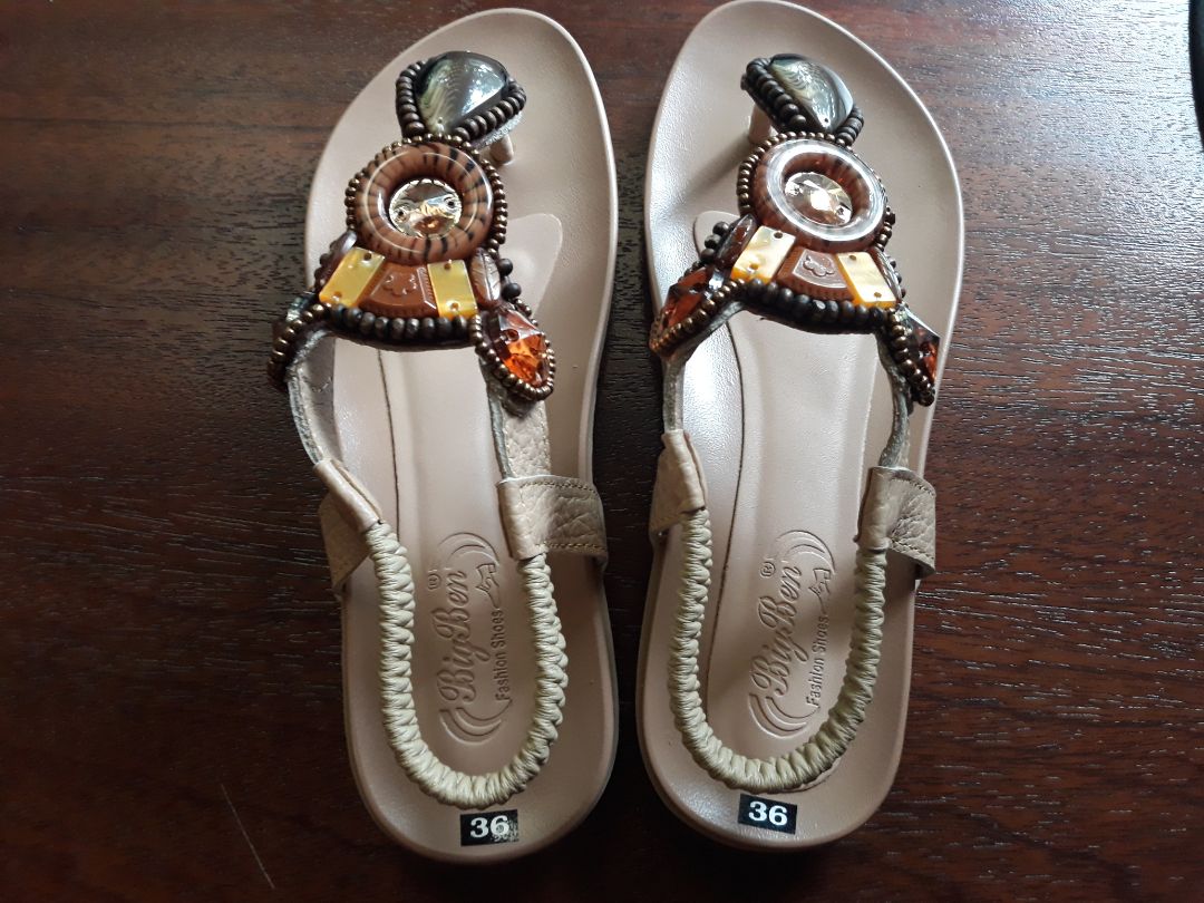 Không hài lòng lắm, tôi đặt cỡ 35, giao hàng 36, tôi muốn đổi hàng vì cỡ này tôi không đi được. Đề nghị Tiki khắc phục sự cố này. Cảm ơn.