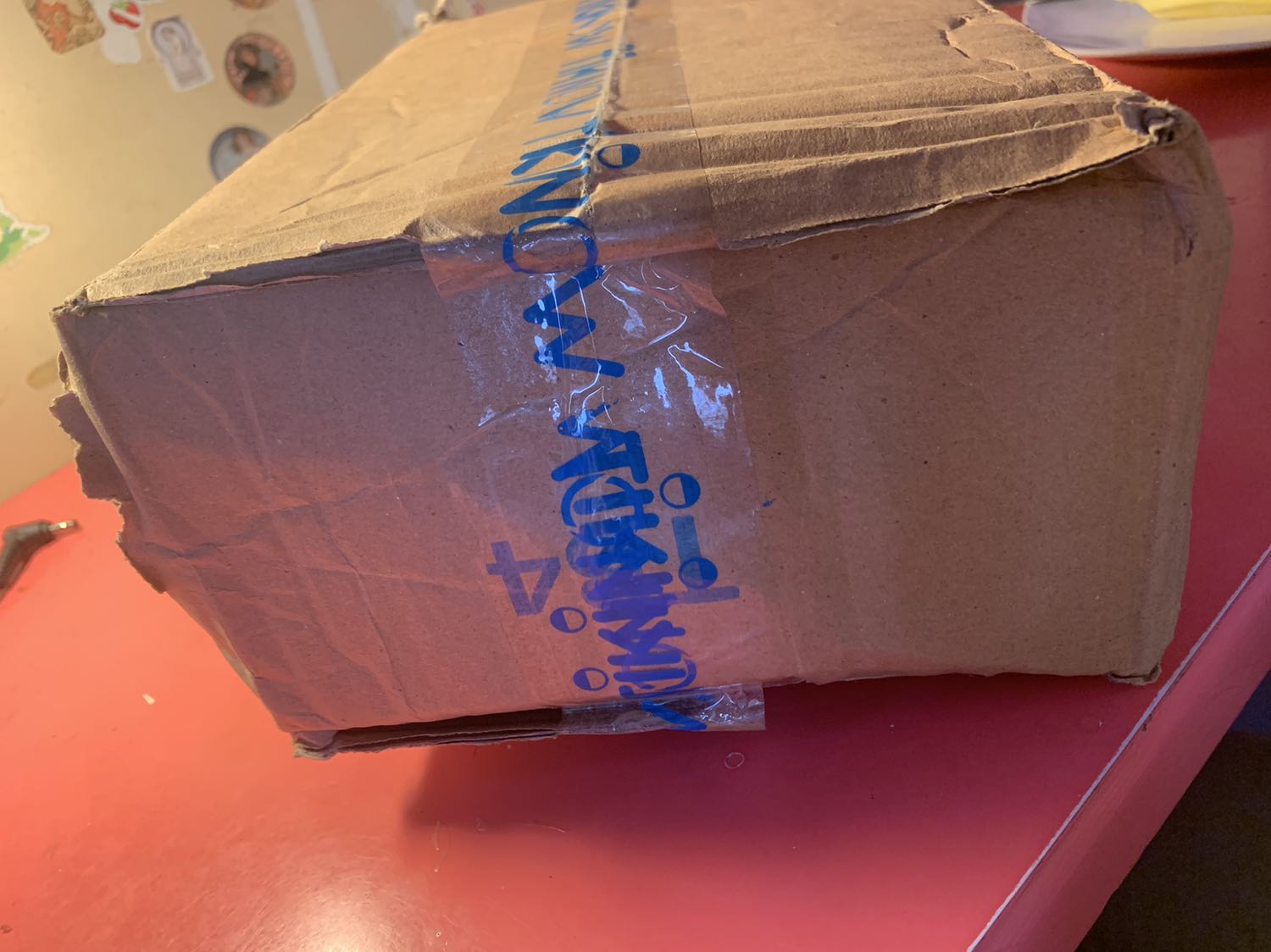 Trải nghiệm thực sự quá tồi. Mua sách mới mà như mua phế liệu. Mua 5 quyển thì 4 quyển móp méo, cũ , hộp hàng thì rách te tua. Tiki nên xem lại cách vận chuyển, dịch vụ quá tệ