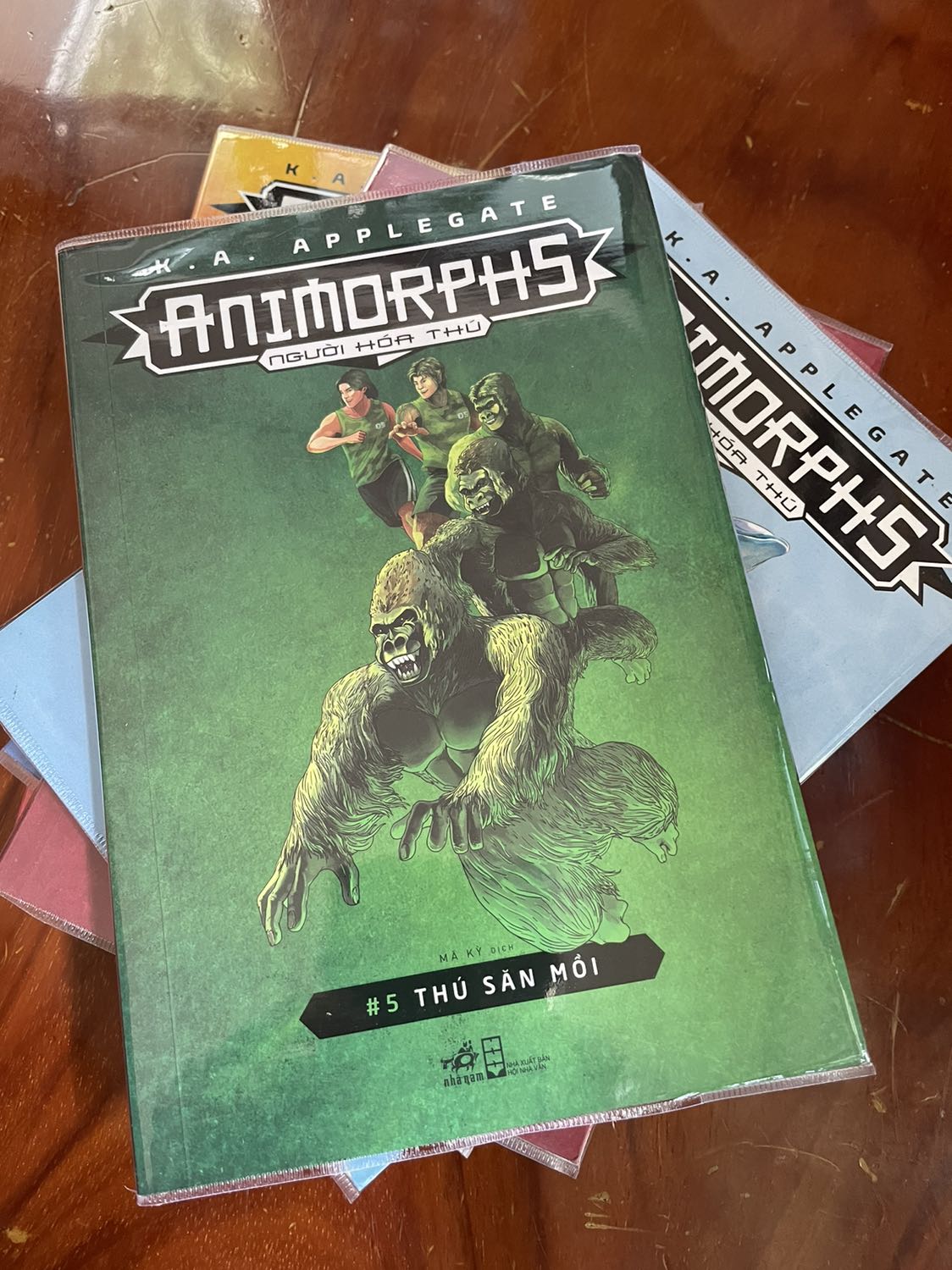 Sách hay, bọc sách đẹp và giao hàng nhanh nữa. Nói chung là thích!