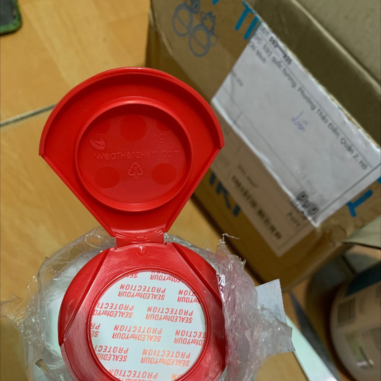 Tiki giao hàng nhanh mới đặt tối hôm qua hôm nay đã nhận được hàng. Đóng gói oke, hàng nguyên seal, nhưng ko có tem chống hàng giả, giá cả hợp lí. Hy vọng dùng tốt sẽ ủng hộ shop!