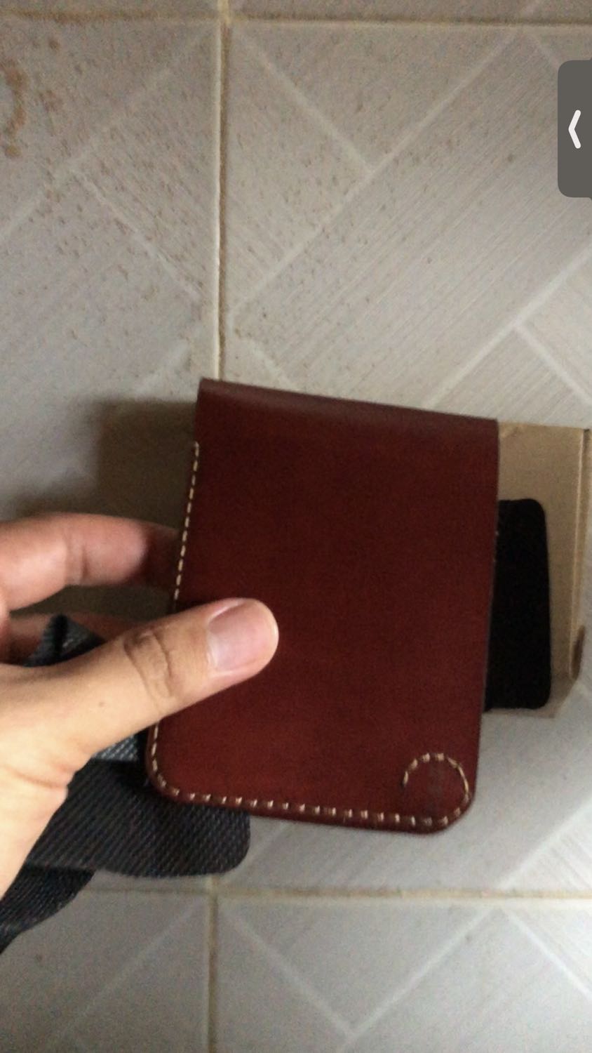 Sản phẩm này thiết kế rất thông minh nhỏ gọn mà không bị thiếu mất một chức năng nào mà một chiếc ví nên có. Đây đã mua sản phẩm thứ tư tôi đã mua rồi vẫn rất hài lòng với shop, tư vấn viên rất nhiệt tình