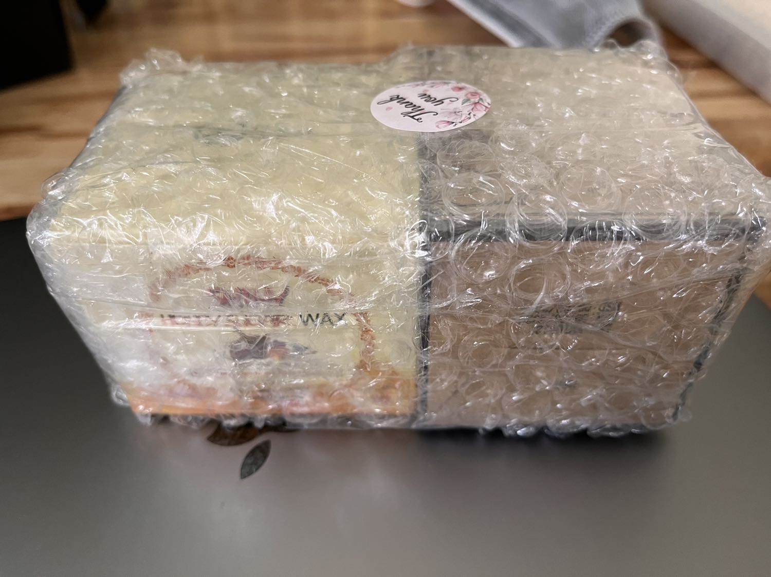 Shop dóng gói cẩn thận. Anh shiper thân thiện. Shop còn gửi thêm quà