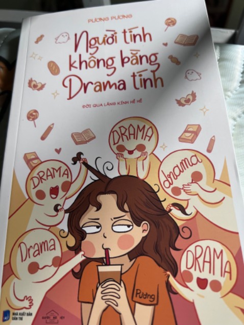 Sách hay, mình ít khi mua sách của tác giả VN nhưng cuốn này đọc giải trí thực sự 😂