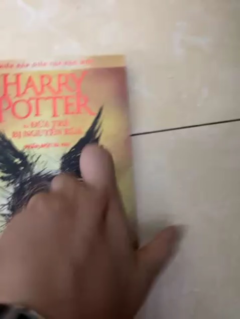 Hàng giao đúng hẹn, sách đẹp, có bọc đầy đủ. Có vẻ là hàng real:)))