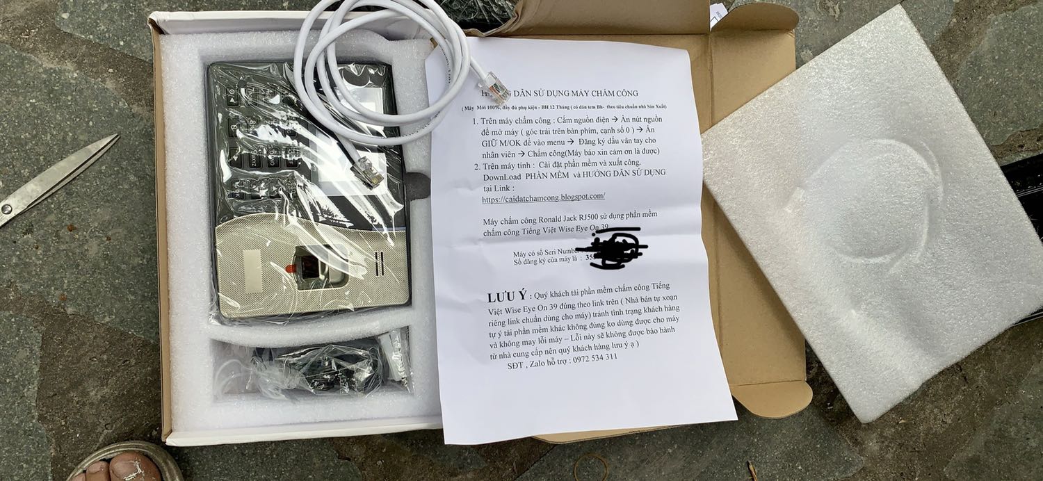 Hàng mới. Mới đầu khi chưa nhận tín hiệu có gọi cho shop về cách cài đặt. Mà shop đang hết giờ làm việc hẹn ngày mai nhưng tối đó mình đã xử lý xong. Nói chung shop nhiệt tình, sản phẩm ok. Mọi người đọc hướng dẫn làm theo tờ giấy kèm theo nhé.