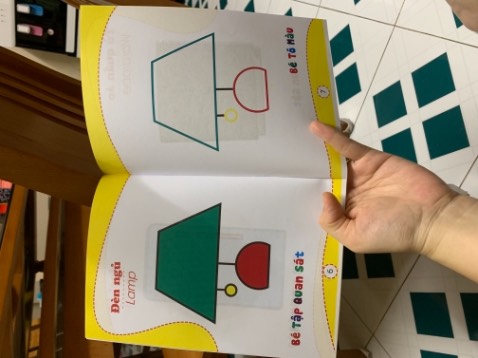 Mình thấy sách hơi mỏng nhưng với giá tiền mua như vậy là hợp lý, vì còn thay đổi dc các chủ đề tô cho các bé đỡ sự nhàm chán. Chứ bé nhà mình tô nhanh hết cuốn mà tô xong lại lấy cuốn khác ngay. Ship nhanh, đóng gói đẹp.