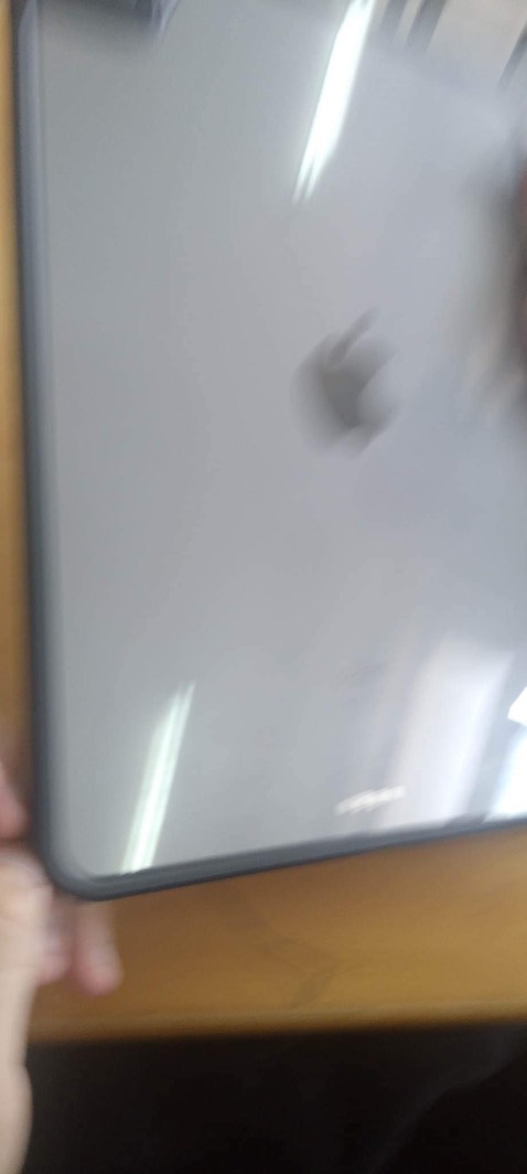 mình đặt màu xám mà giao màu đen, mong shop rút kinh nghiệm