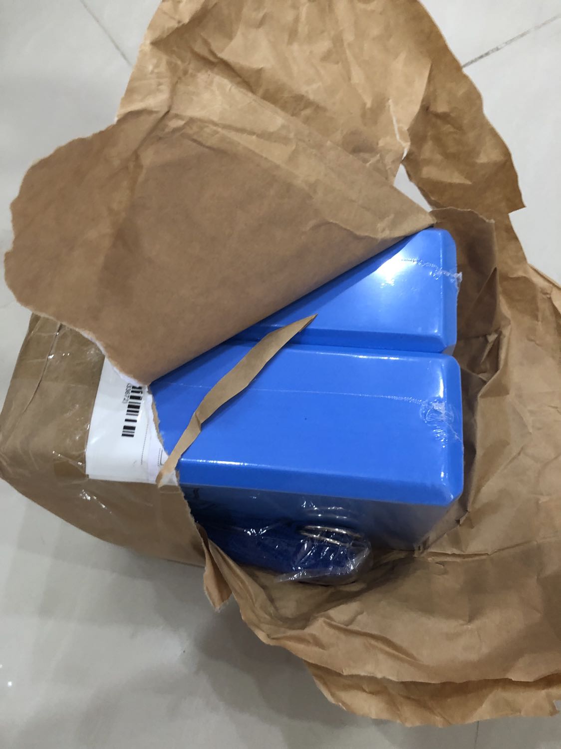 Rất không hài lòng.
Đặt hai bộ, đã thanh toán hai bộ rồi. Nhưng 
giao chỉ một bộ. Đang chờ Tiki xử lý và trả lời.