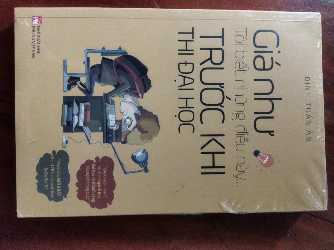 Sách được bao gói kĩ càng nên khá yên tâm là sách mới. Sách khá hữu ích cho những bạn sắp thi đại học. Phù hợp cho những bạn mới lên lớp 10 luôn ạ. Em giờ lớp 12 rồi mới biết tới sách này, hối hận khi không biết sớm hơn. Nội dung kèm theo tranh khá là hấp dẫn. Nên mua 👍