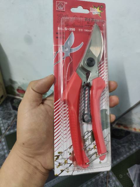 Rất đáng mua nhé mọi người, màu thì như mình chụp màu chuẩn 95% , độ hoàn thiện chi tiết khá tốt , độ bền thì cần sử dụng 1 thời gian mới đánh giá được, mình nghĩ nó khá ok. Giao hàng nhanh khủng khiếp chưa tới 2h đã nhận được hàng. 5 sao cho sản phẩm tốt chất lượng