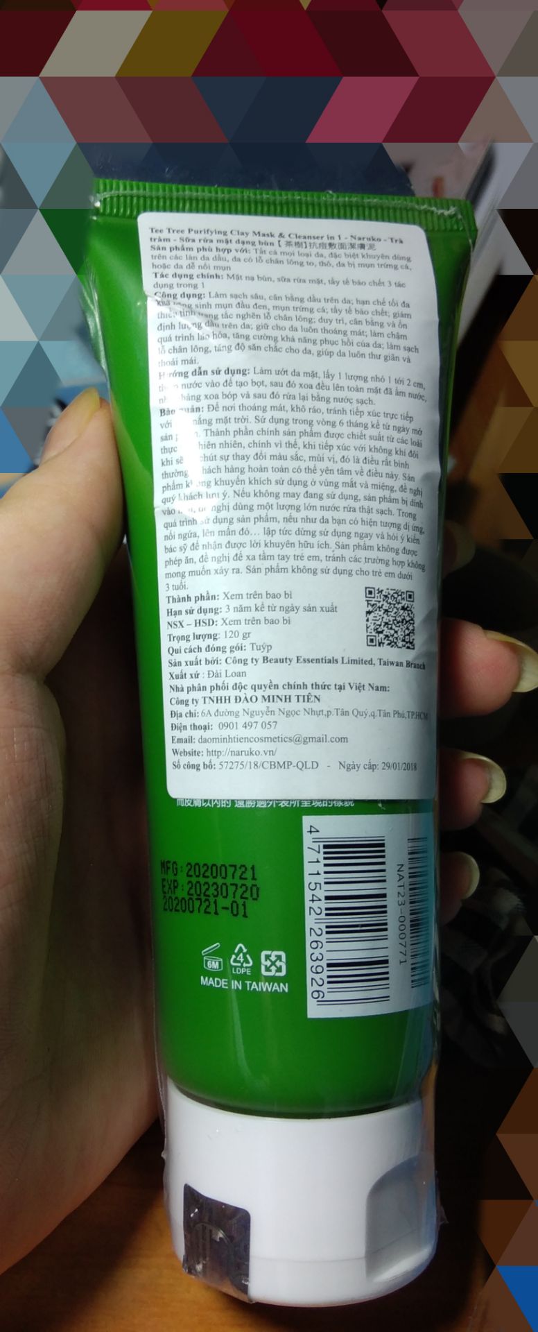 - Hàng giao nhanh, đóng gói chắc chắn, cảm quan ban đầu là sp có hơi nhỏ so với ban đầu nhưng khi mở nắp ra xài thì ôi thôi, sản phẩm thơm cực bà xài rất đã, đã mình là da dầu và mụn mà xài xong đã dịu, thơm và ko hề bị căng kít, sp 3 in 1 : sữa rửa mặt, mặt nạ đất sét và tẩy tế bào chết ! Nên mua nhaaa, chất lượng cao :;3 !