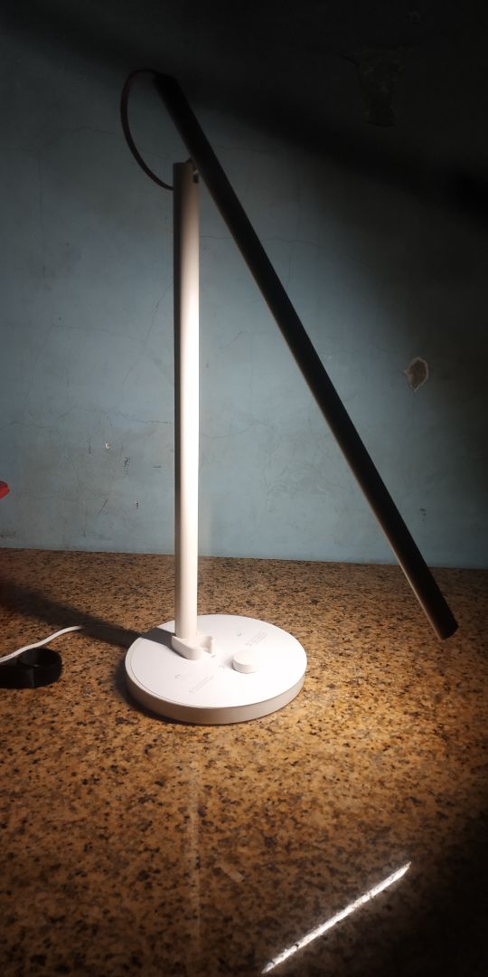 Đèn oke sử dụng đơn giản, kết nối với ứng dụng nhanh, chỉ có điều thời gian sản xuất từ 2018 trên vỏ . Tiki giao hàng nhanh hơn dự kiến, bọc cẩn thận. Sẽ ủng hộ tiếp.