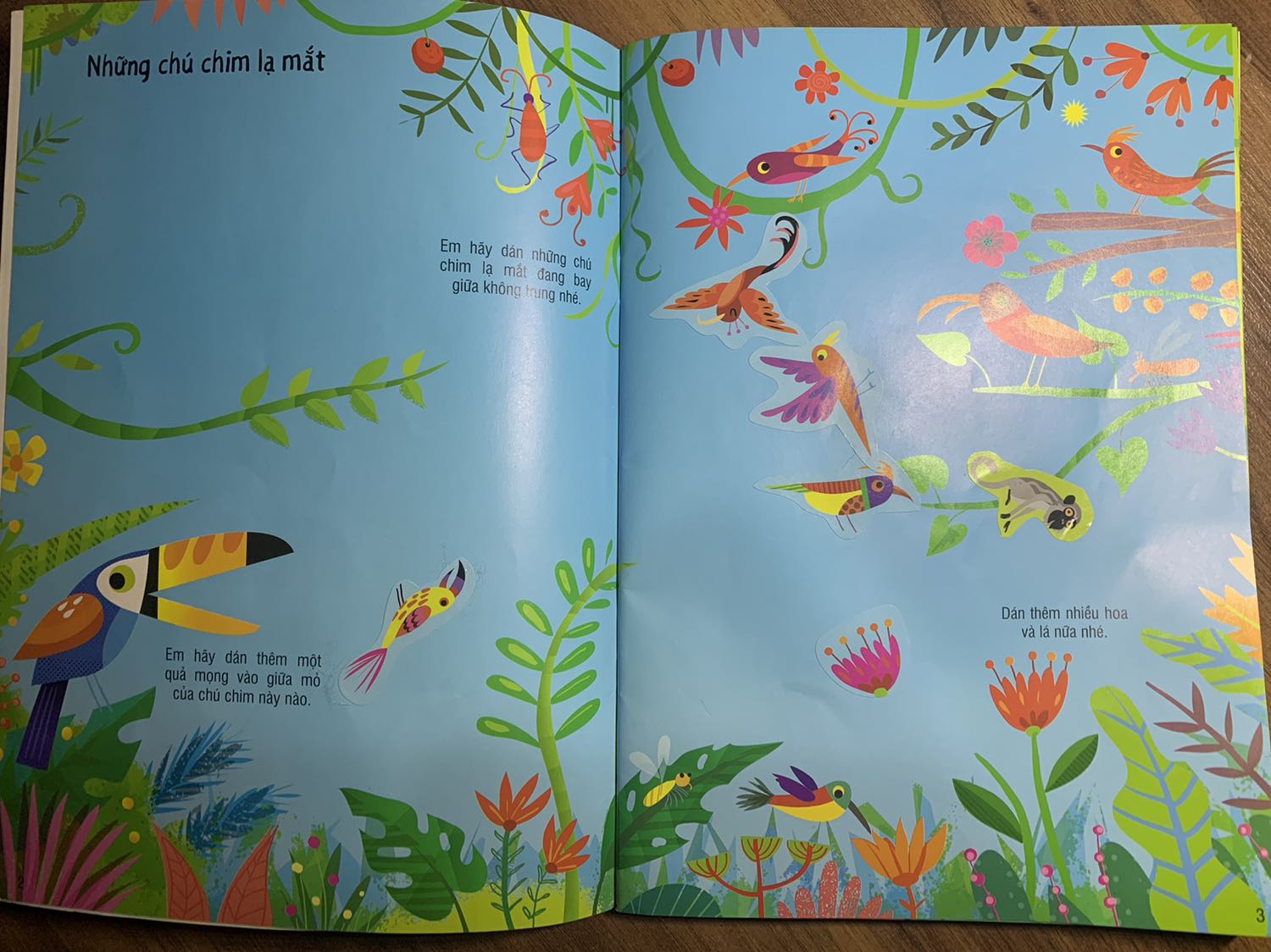 Sách đẹp, nhiều con vật để dạy cho bé nhận biết, bé mình 2 tuổi rất thích dán hình stickers như này. Mình đã mua quyển này lần thứ 2 cho bé.
Rất đáng mua ạ!