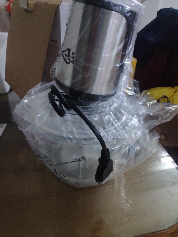 MÁY XAY THỊT mua về cho mẹ sài, thấy mẹ review máy tốt, dễ sử dụng, xay thịt nhanh, mẹ ấn có máy cái mà thịt đã nhuyễn à. rất tuyệt luôn. nói với mẹ mua giá 650k mẹ mình cũng là tín đồ của hãng lock lock.