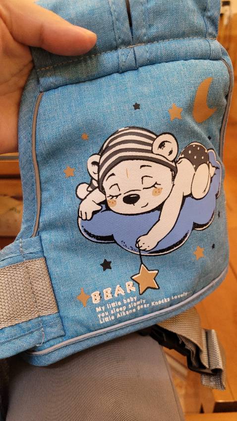 Cũng không dày dặn lắm. Đường may thô, to. Nhưng chấp nhận được