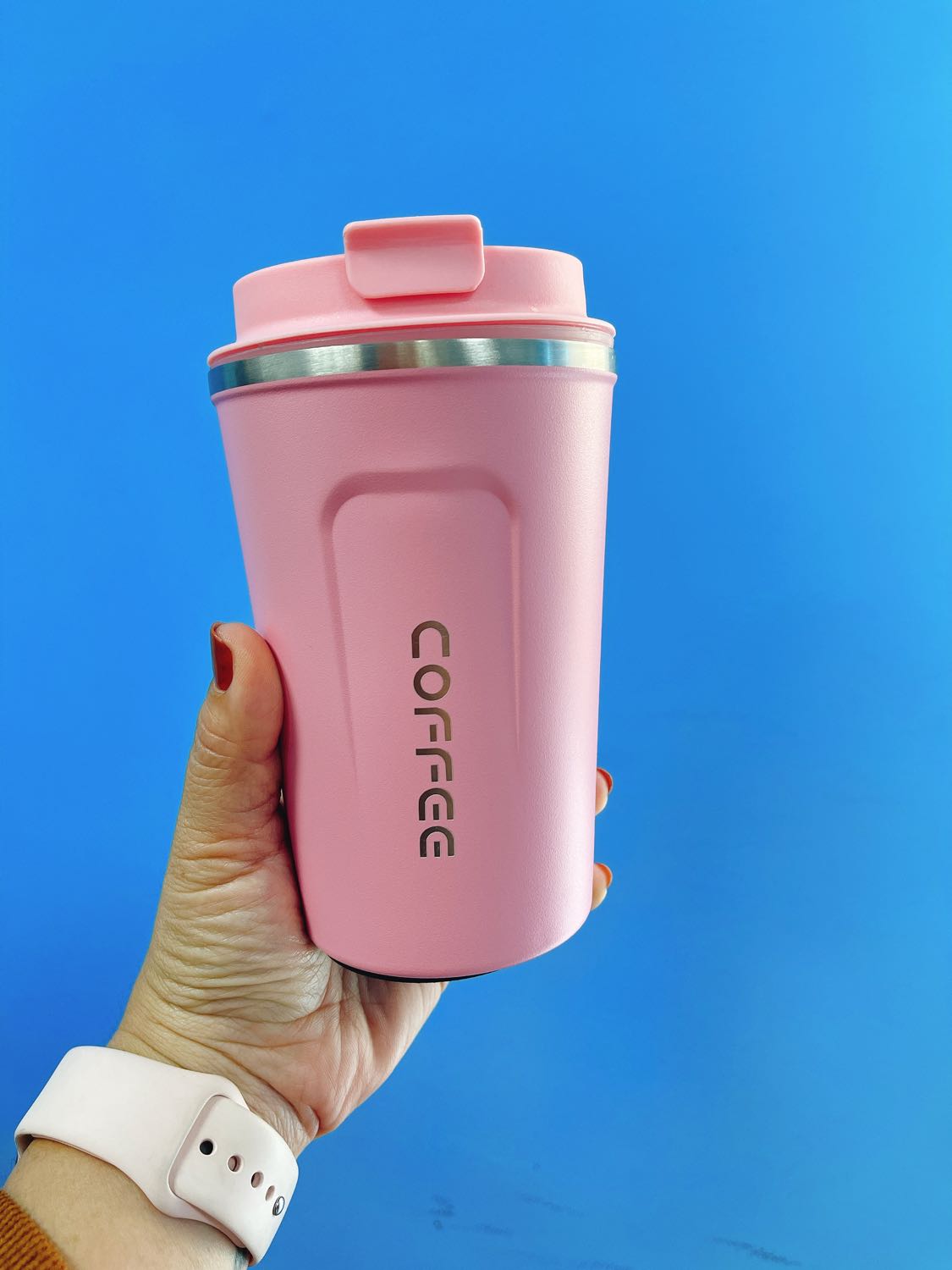 Một trong những chiếc ly mình yêu Thích 
Màu: hồng phấn cho cô nàng hơi thor
Đáy ly có cao su chống trượt 
Ron cao su làm nước ko rò rỉ ra khi nghiên
Thiệt là hài lòng vs item này! 
Nên mua nghen!