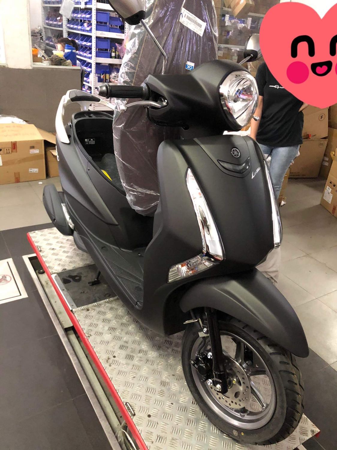 Đặt xe qua Tiki, hôm sau nhân viên cửa hàng đã liên hệ hẹn lịch lấy xe luôn. Thủ tục nhanh gọn, nhân viên kĩ thuật nhiệt tình,  biển số hẹn 15-20 ngày có( hi vọng có sớm hơn ?)