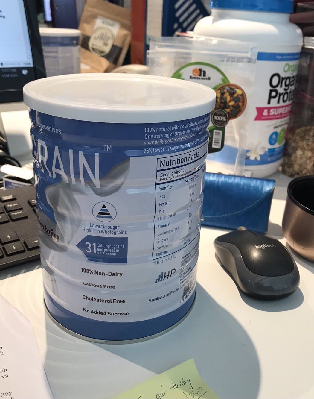 Sữa hạt này rất thơm ngon. Mình xem thành phần là ko có đường nhưng có mạch nha. Uống vị khá là nhạt, ko hề gắt. Mình nghĩ là phù hợp với tất cả mọi người. Đã uống hai hộp và mua cho mẹ một hộp. Ai ăn chay trường muốn bổ sung dinh dưỡng thì đây là sự lựa chọn tốt. Được recommend bởi 1 chị bạn theo trường phái thực dưỡng, mua thử thì quả đúng kỳ vọng.